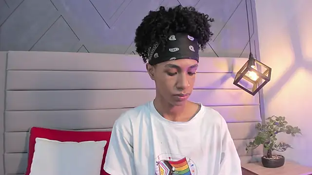 Snapshot of Johan_gz_ chatting on November 2025 11:43:02 AM Johan gz online show from November 2025 11:43:02 AM