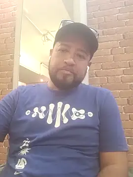 facha28 online show from November 2025 06:52:01 PM