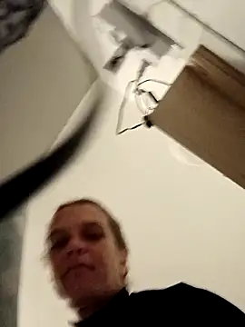 sarahkat86 online show from February 2026 11:41:02 PM