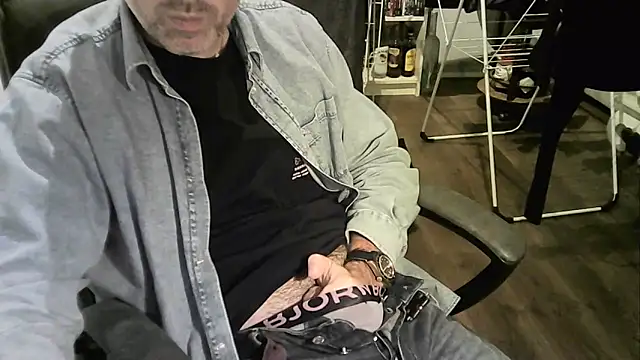 Snapshot of Chrisprngr chatting on October 2025 08:17:01 PM Chrisprngr online show from October 2025 08:17:01 PM