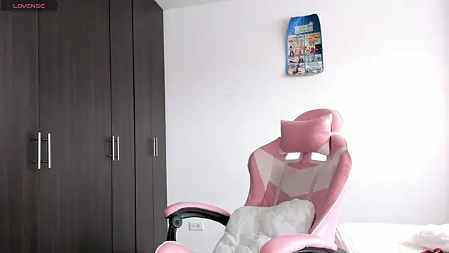 kendal hot01 online show from February 2026 07:17:02 PM