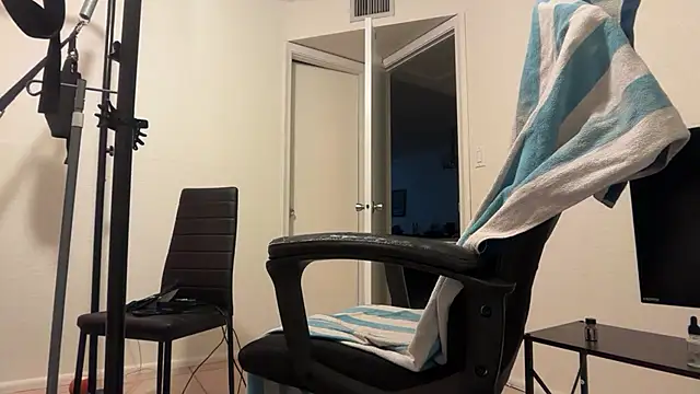 Piercedmuscle80 online show from February 2026 02:05:01 AM