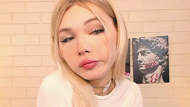 Blondy Fina online show from October 2025 05:00:02 AM