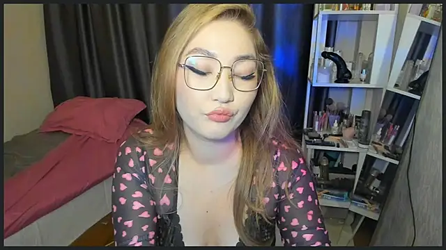 lyra x online show from November 2025 10:31:01 PM