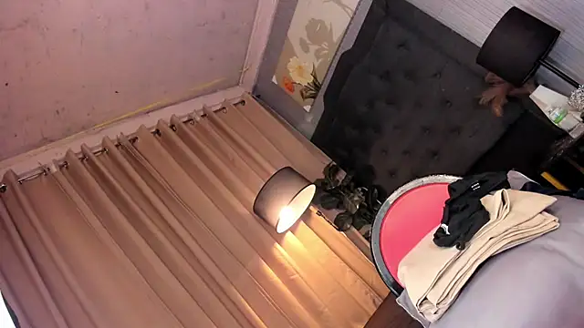 asiangorgeouspetite online show from November 2025 02:00:02 AM