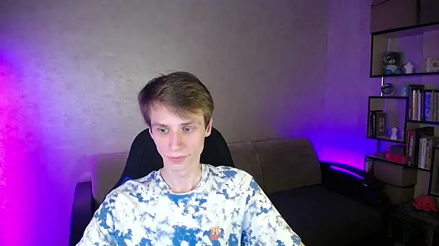 yes cute boy  online show from October 2025 08:33:01 PM