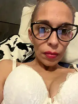 Snapshot of littlesquaw85 chatting on October 2025 03:04:01 PM littlesquaw85 online show from October 2025 03:04:01 PM