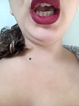 LINA-DALOUA online show from November 2025 03:04:01 PM