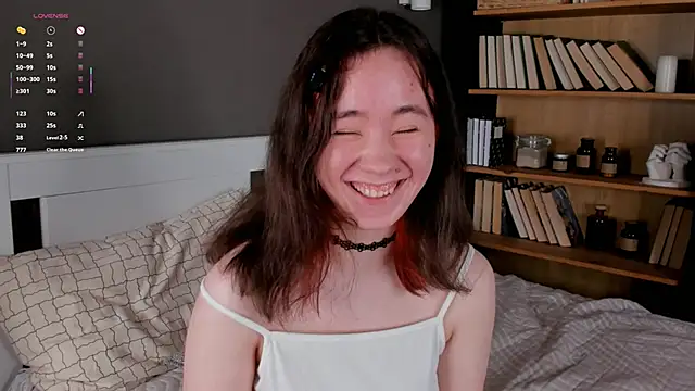 Snapshot of AlbertaClack chatting on November 2025 12:37:01 PM AlbertaClack online show from November 2025 12:37:01 PM