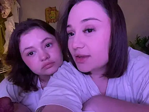 MoonIvy  online show from January 2026 06:42:02 PM