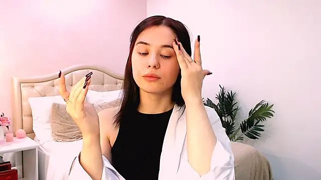 lil angel  online show from October 2025 01:01:01 PM