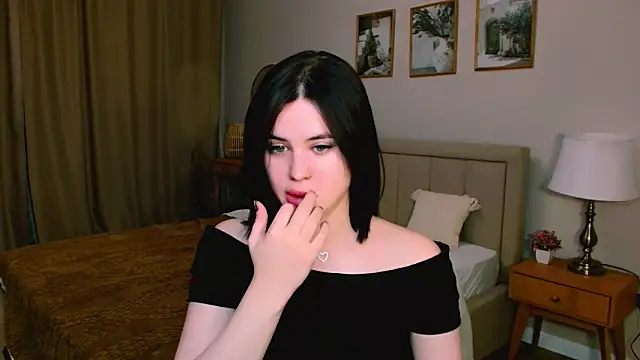 lil angel  online show from February 2026 11:32:01 PM