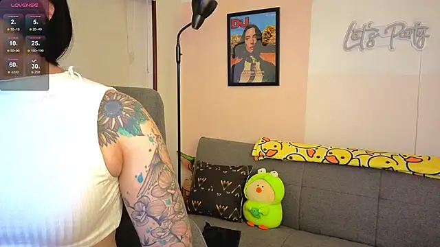 Snapshot of SujannaVarma_ chatting on November 2025 10:55:02 PM SujannaVarma online show from November 2025 10:55:02 PM