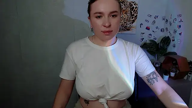 JuliaTopp  online show from March 2026 09:05:01 AM