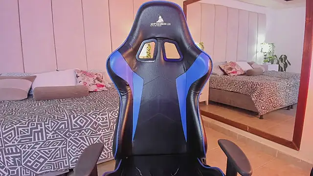 Snapshot of mia_rousse25 chatting on December 2025 01:04:02 PM mia rousse25 online show from December 2025 01:04:02 PM