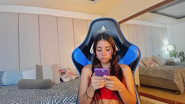 mia rousse25 online show from December 2025 03:41:02 PM