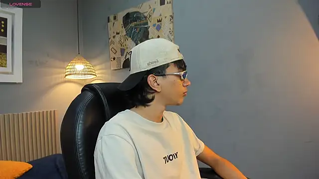 markbowie online show from April 2026 07:18:01 PM