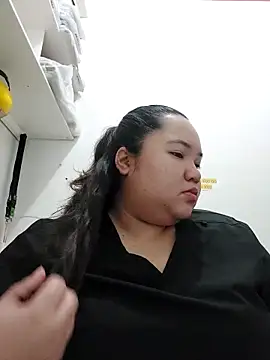 LianaCruzado online show from April 2026 05:10:02 AM