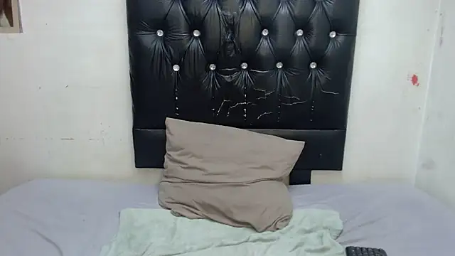 Snapshot of GlowGoddessxx chatting on July 2026 12:48:02 PM GlowGoddessxx online show from July 2026 12:48:02 PM