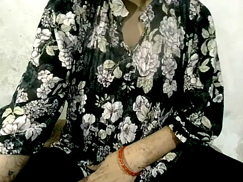 RIYA SOOD online show from October 2025 04:08:01 PM