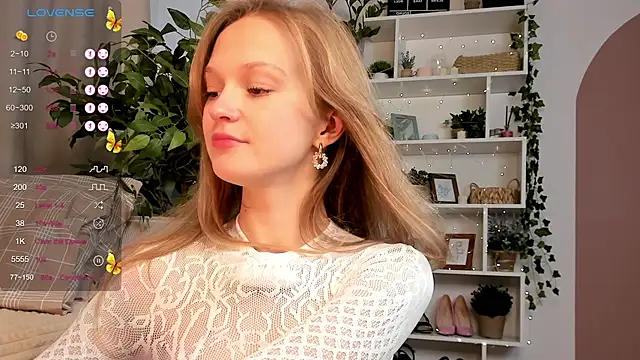 Snapshot of Kara_smalltits chatting on October 2025 12:03:02 PM Kara smalltits online show from October 2025 12:03:02 PM