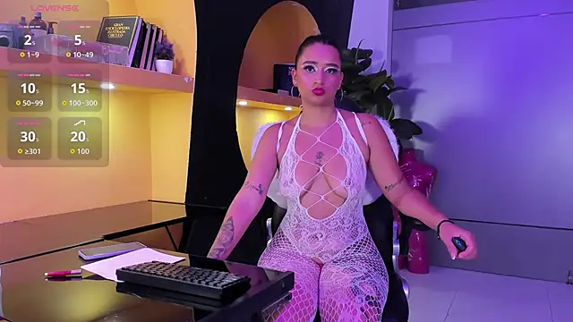 Bela Jones online show from November 2025 04:11:02 AM