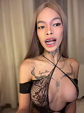 Sugarcandyyy online show from April 2026 04:32:01 PM