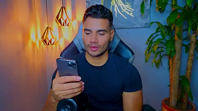 Snapshot of AndresR3 chatting on October 2025 08:12:01 AM AndresR3 online show from October 2025 08:12:01 AM