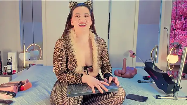 JuliaDavis 1 online show from February 2026 04:43:02 AM