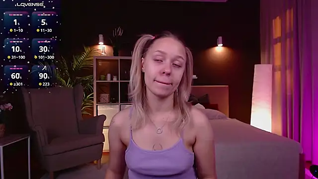 Snapshot of Pooja_Hegde chatting on September 2025 01:10:01 AM Pooja Hegde online show from September 2025 01:10:01 AM