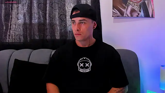 connorsmiith online show from November 2025 09:48:01 PM