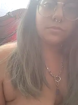 Lovelyrainn online show from November 2025 09:47:01 PM