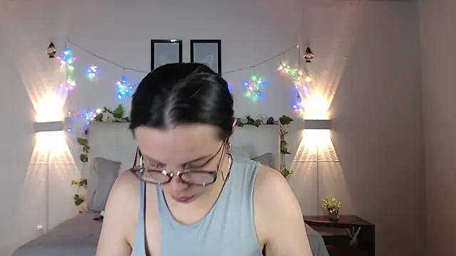 Megan 05  online show from April 2026 07:58:01 PM