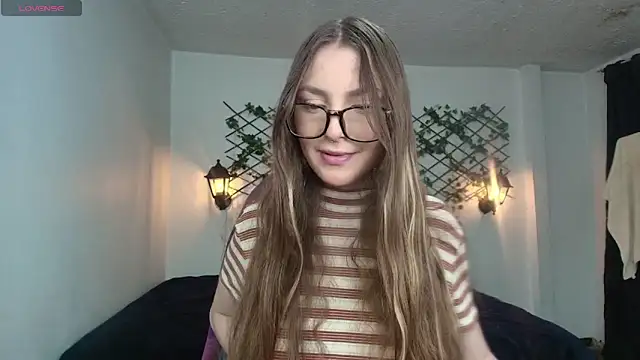 velvet  moon online show from April 2026 12:41:01 AM