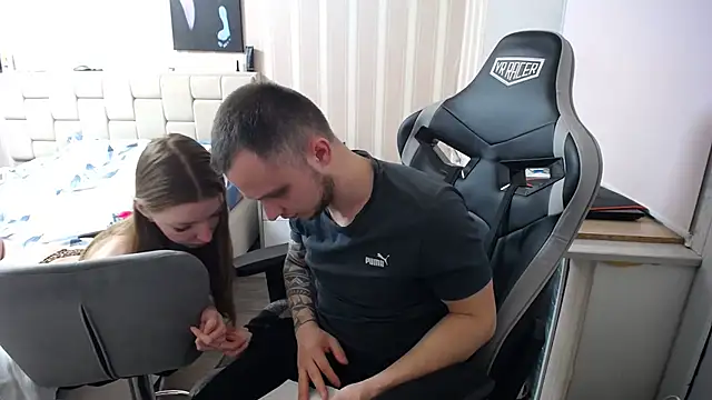 Jonax Sara online show from April 2026 05:00:01 PM