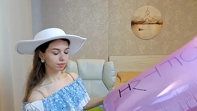 Snapshot of KellyShines chatting on June 2026 01:24:02 PM KellyShines online show from June 2026 01:24:02 PM