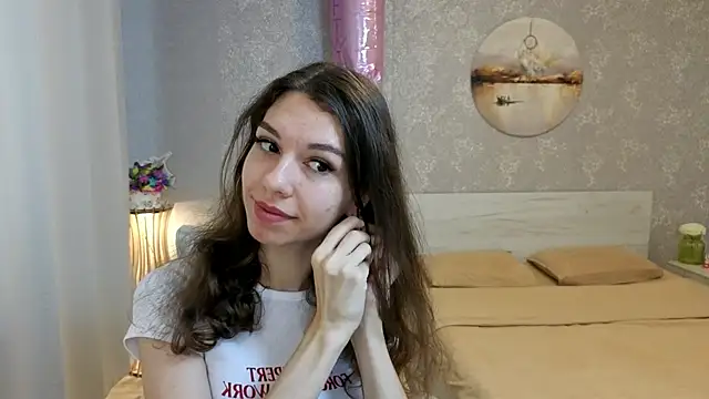 Snapshot of KellyShines chatting on June 2026 04:13:02 AM KellyShines online show from June 2026 04:13:02 AM