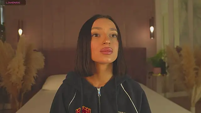 AdoraCortes online show from April 2026 05:03:02 AM