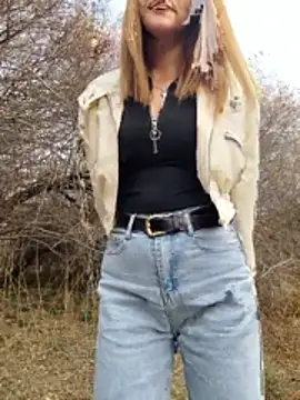 Snapshot of YOOUR_EVAA chatting on October 2025 09:26:02 AM YOOUR EVAA online show from October 2025 09:26:02 AM