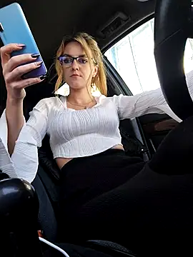 Snapshot of YOOUR_EVAA chatting on November 2025 07:33:02 AM YOOUR EVAA online show from November 2025 07:33:02 AM