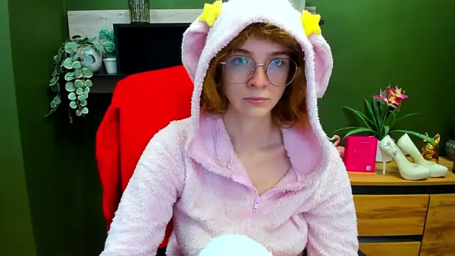 juicyPenny online show from October 2025 07:20:01 AM