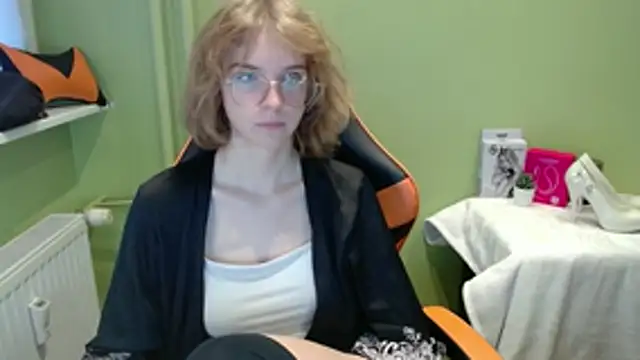 juicyPenny online show from November 2025 07:30:02 AM