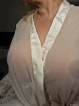 Snapshot of milfevapeccato chatting on November 2025 02:02:02 AM milfevapeccato online show from November 2025 02:02:02 AM