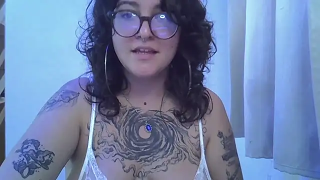 Snapshot of Blue_Liz chatting on September 2025 03:12:01 PM Blue Liz online show from September 2025 03:12:01 PM