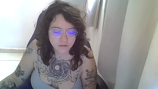 Snapshot of Blue_Liz chatting on October 2025 01:31:02 PM Blue Liz online show from October 2025 01:31:02 PM