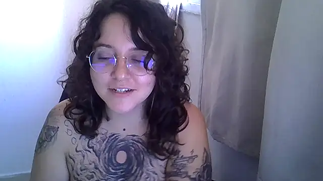 Snapshot of Blue_Liz chatting on October 2025 06:29:01 PM Blue Liz online show from October 2025 06:29:01 PM