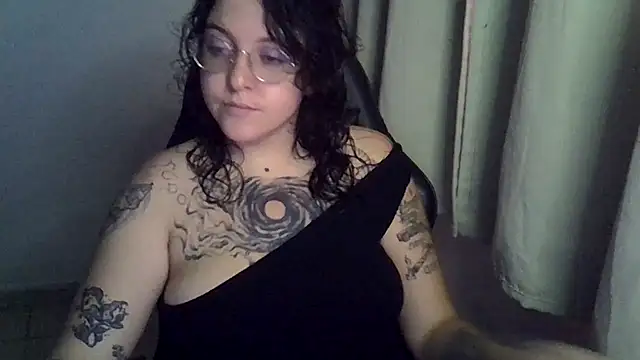 Snapshot of Blue_Liz chatting on October 2025 08:20:01 PM Blue Liz online show from October 2025 08:20:01 PM