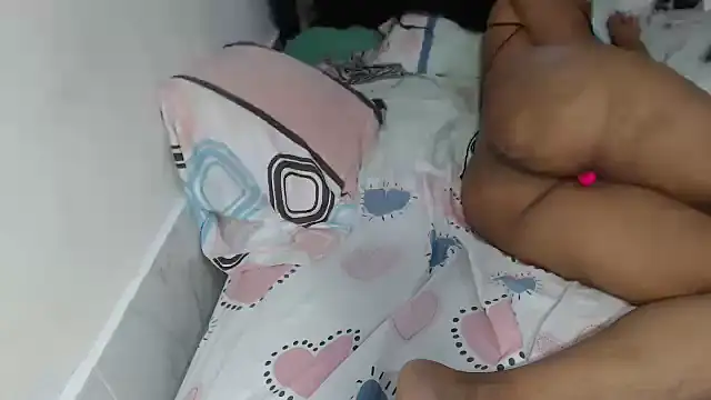 Snapshot of PERLA_BLACK_ chatting on November 2025 07:52:02 AM PERLA BLACK online show from November 2025 07:52:02 AM