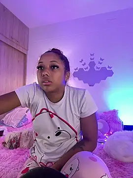 Snapshot of _Zahara_ chatting on April 2026 12:00:01 AM Zahara online show from April 2026 12:00:01 AM