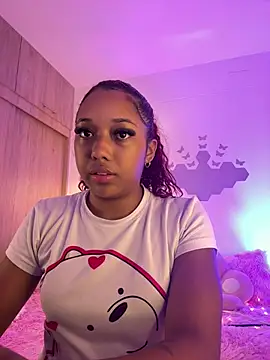Snapshot of _Zahara_ chatting on April 2026 12:24:02 AM Zahara online show from April 2026 12:24:02 AM